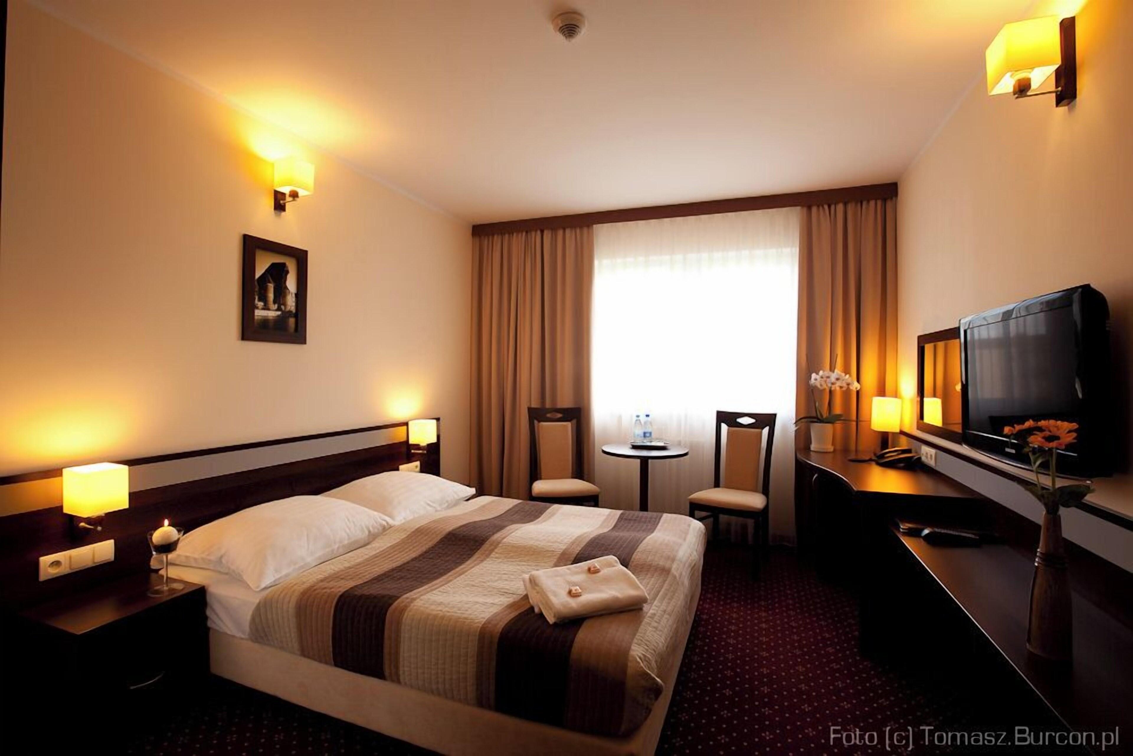 Amber Hotel — Photos 1